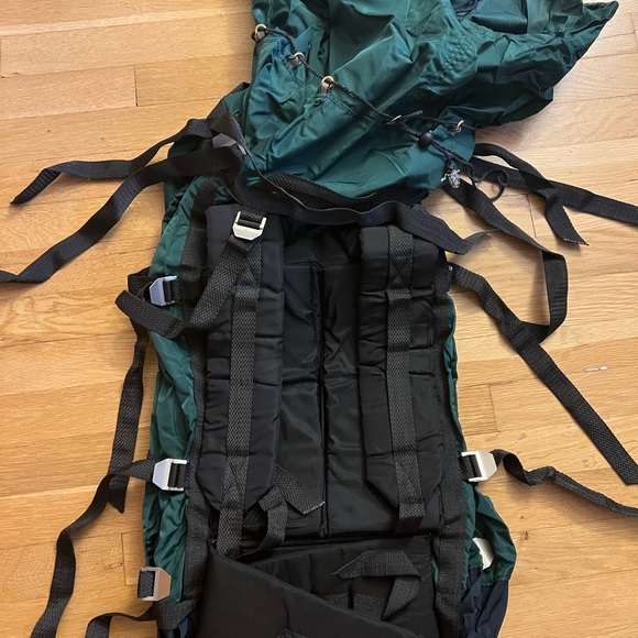 Green Hiking Backpack, Vintage, Excellent condition gear - Picture 2 of 9